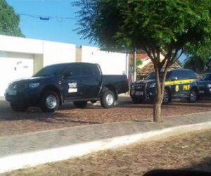 Operação Escamoteamento: Gaeco cumpre mandado em casa de prefeito
