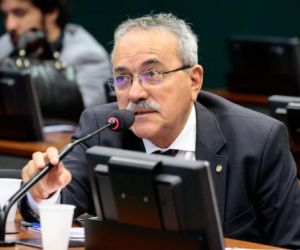Átila Lira diz que recebeu convites do PMDB, mas aguarda solução no PSB