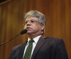Líder da oposição defende reforma mais profunda