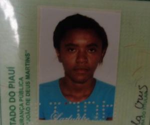 Mulher com transtorno mental mata irmão com facada no bairro Tiberão