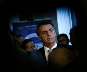 Bolsonaro avalia nome para agradar evangélicos na Educação