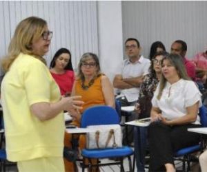 Elza Bucar abre Encontro Pedagógico promovido pela Faculdade de Floriano