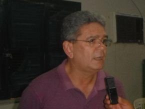 Secretário fala sobre atraso na entrega de uniformes