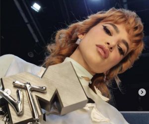 Manu Gavassi recebe prêmio de melhor artista brasileira no MTV EMA 2021