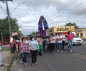 Mulheres participam da Procissão da Soledade em Floriano