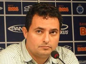 Cruzeiro espera por Thiago Ribeiro, e Mattos 'alfineta' diretoria anterior