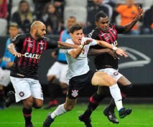 Corinthians e Atlético-PR fazem jogo fraco e empatam pelo Brasileirão