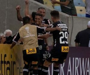 Corinthians sofre, mas elimina Flu e vai à semi da Sul-Americana