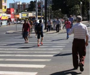 Pedestres e ciclistas poderão ser multados em 2018