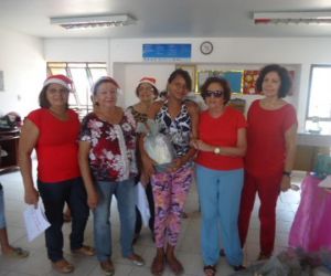 Gestantes recebem kits de enxovais para bebês em Floriano