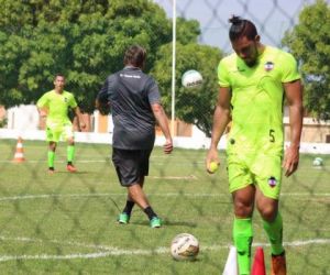 Waldemar inicia semana de treinos no River-PI com a "bolinha da dificuldade"