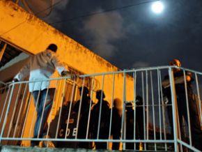 Homem mantém ex-mulher refém há 24 horas em Aracaju