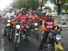 Moto-taxistas realizam protesto com buzinaço em Floriano
