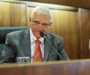 Themístocles homenageia mulheres e diz que deputadas melhoraram Alepi