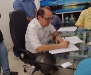 Prefeito de Floriano assina ordens de serviços para a construção de importantes obras