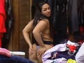 Monique faz piada com Melancia