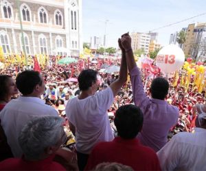 Em Pernambuco, Fernando Haddad ensaia campanha "paz e amor"