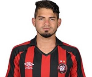 Altos fecha empréstimo e acerta com Jeremias, meio-campo do Atlético-PR