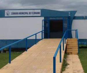Câmara Municipal de Floriano suspense sessão ordinária