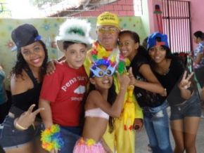 Estudantes participam de bailes carnavalescos em Floriano
