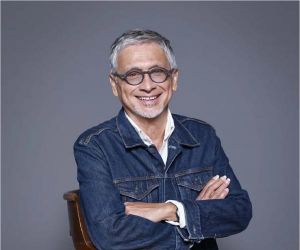 Zé Renato apresenta o álbum "Quando a noite vem" com gravação refinada de sucesso de Moacyr Franco