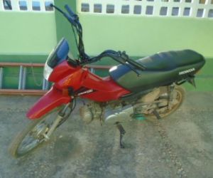 PM recupera motocicleta abandonada por supostos criminosos em Floriano