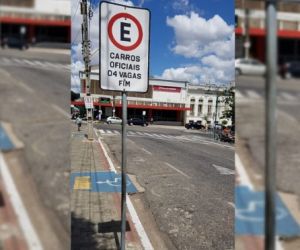 Deficiente tem carro multado no Centro e denuncia falta de vaga preferencial
