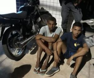 Rocam/Timon prende dupla com arma de fogo municiada