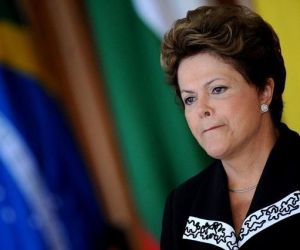Presidente da Comissão do Senado prorroga defesa de Dilma