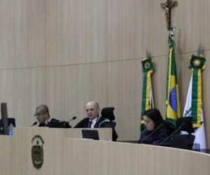 TCE-PI determina bloqueio de contas de 13 prefeituras e 10 câmaras
