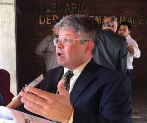 Gustavo Neiva protesta contra novo pedido de empréstimos do Governo do Estado