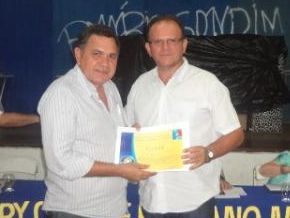 Rotary Club de Floriano confere título de associado honorário à florianenses