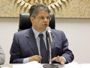 Deputado Gustavo Neiva é novo presidente da CCJ