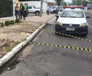 Policial Militar é morto e jovem é atingido dentro de ônibus durante tiroteio