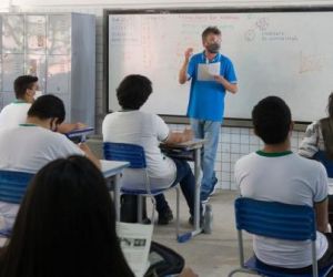 Apenas 0,3% dos profissionais da educação estão totalmente imunizados contra a Covid-19 em Fortaleza