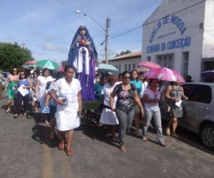 Mulheres unem suas dores às de Maria na Procissão das Dores
