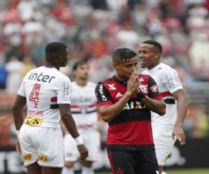 São Paulo vence Flamengo e se distancia da briga contra o rebaixamento
