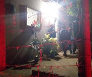 Homem é morto a tiros dentro de casa após ser perseguido por dupla na Zona Sul de Teresina
