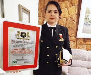 1ª mulher do Piauí a comandar navio mercante é condecorada em São Paulo