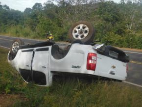 Veículo capota na Rodovia 140, nas proximidades da localidade Pequi