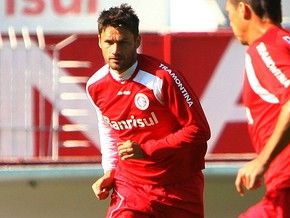 Comunicação difícil com Al Jazira emperra acerto com Rafael Sobis