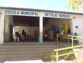 Distribuição de kits odontológicos em escolas da rede pública de Floriano