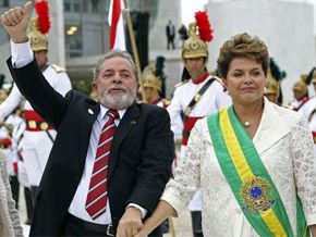 Dilma toma posse, promete erradicar pobreza e mudar sistema tributário