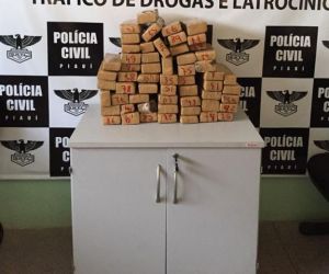 Mulher é presa com 58 tabletes de maconha em ônibus no litoral
