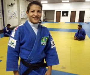 Sarah Menezes embarca para treinar na Austrália