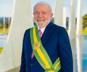 Lula divulga sua nova foto oficial como presidente da República