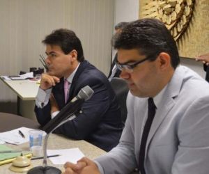 Governo, estudantes e servidores debatem situação da Uespi na Alepi