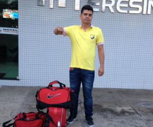 Técnico desempregado estuda processar clube e pausa na carreira