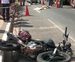 Jovens sem carteira se envolvem em acidente com motos e um morre