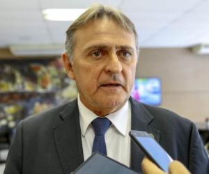 Lobão questiona pesquisas e diz que tempo do coronelismo já passou